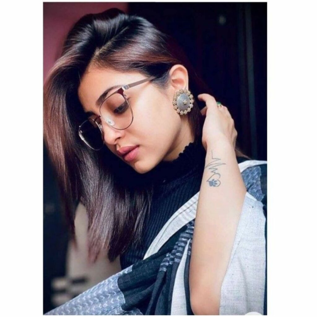 Cute Girl Pic for WhatsApp