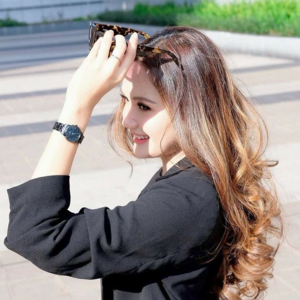 Cute Girl Pic for WhatsApp