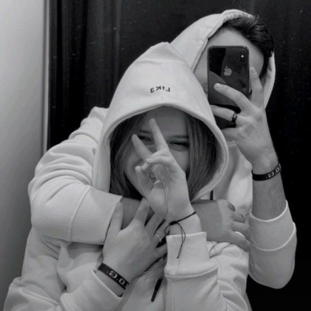 Couple Kissing Love DP