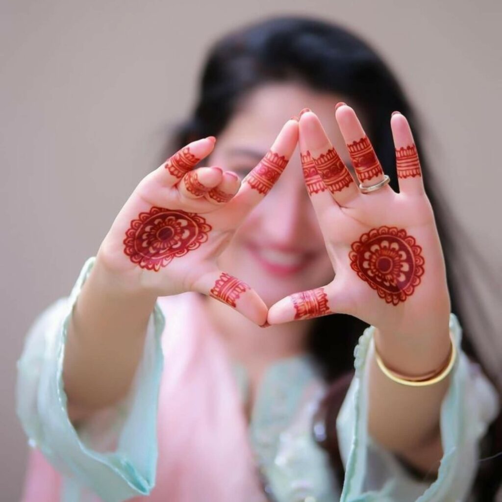 Cute Girl Pic for WhatsApp